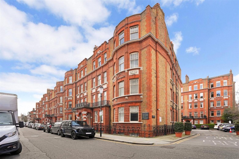 Wynnstay Gardens, Kensington, W8